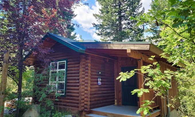 Winthrop Cabin | Rocky Top - Cozy Log Cabin with Dog-Friendly Amenities