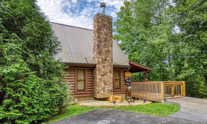 Sevierville House | Rocky Top Heaven - Family Fun with Arcade Games & More!