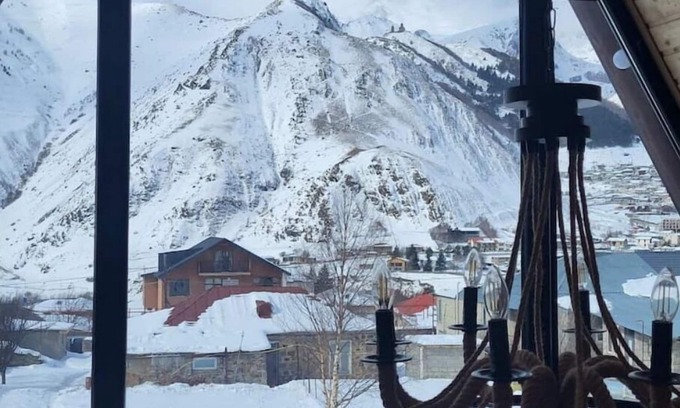 Gergeti Cabin | Scenic Rocky Views: Family-Friendly Retreat Awaits You