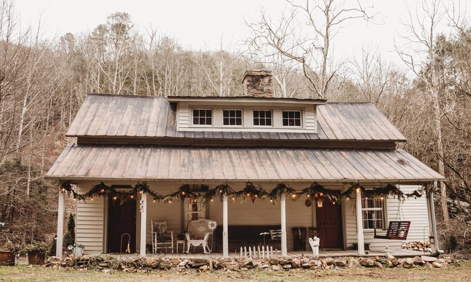Abingdon Cabin | Highly Rated Rockybrook Miller's Cabin with Family Kitchen