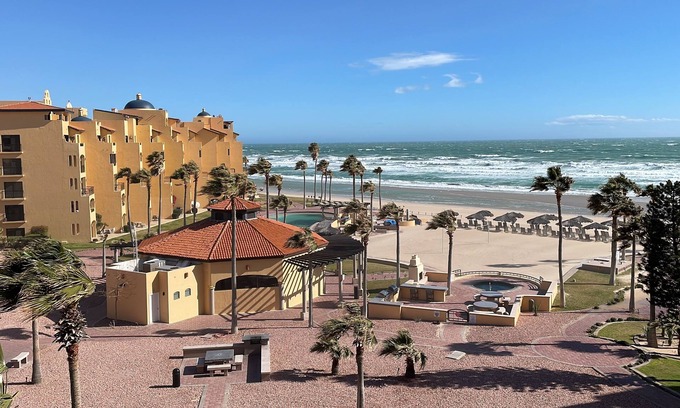 Sandy Beach Condo | Beachfront RockyCondo: 10/10 Rated with Pool & Ocean View
