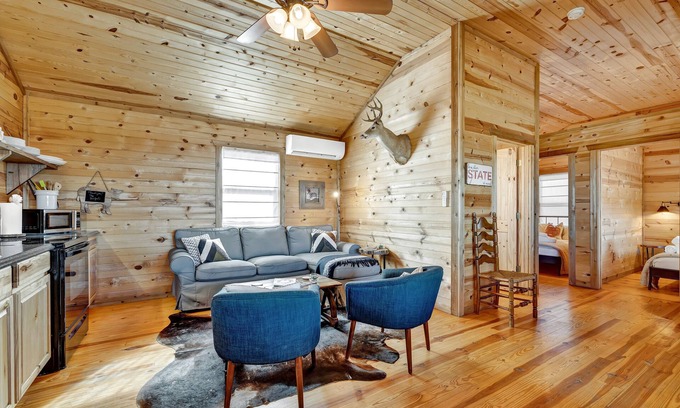 Fredericksburg Cabin | Rockyridge Cabin: Scenic Views & Family-Friendly Amenities