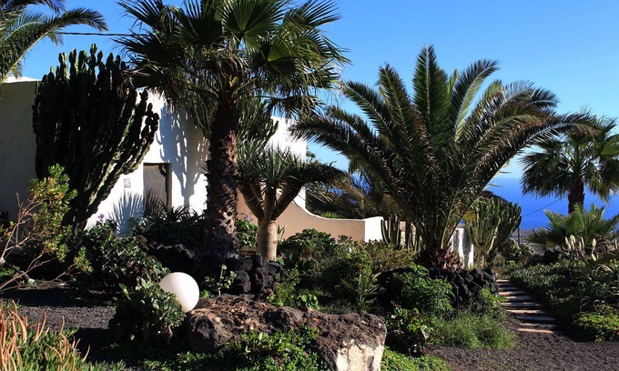 La Asomada House | Roco I - Relaxing Finca with Pool and Kids’ Playground