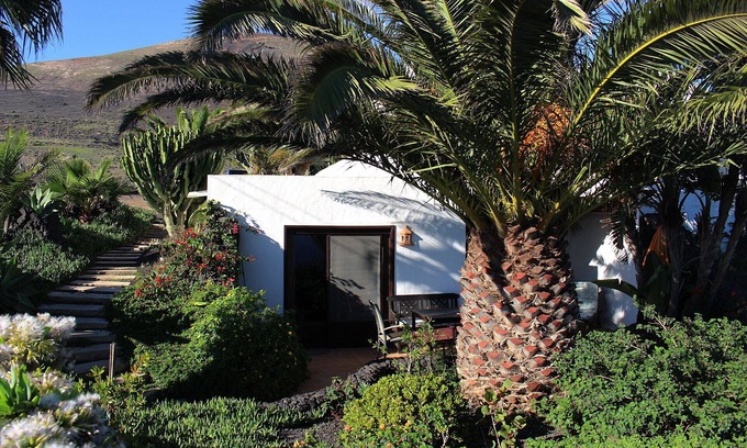 La Asomada Apartment | Roco III - Ideal Holiday Apartment with Pool and Garden