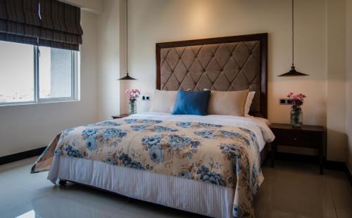Kollupitiya Apartment | Oceanfront Retreat at Rococo Residence with Pool Access