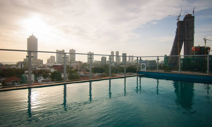 Kollupitiya Apartment | Rococo Residence: Oceanfront Retreat with Pool & Spa