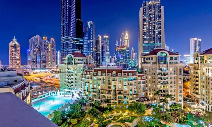 Trade Center Apartment | Deluxe Roda Al Murooj Residences with Pool & Hot Tub Access
