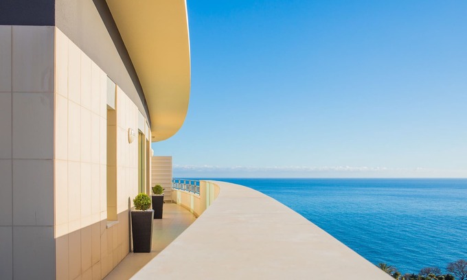Sao Martinho Apartment | RodaMar PentHouse: Ocean View Apartment Near the Sea