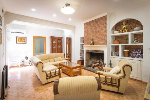 Alborea House | Pet and Child Friendly Stay at Rodenas Valero Alborea