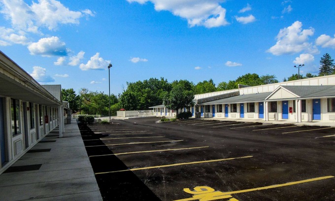 Altoona Hotel | Discover Comfort at Rodeway Inn with Spa & Family Amenities