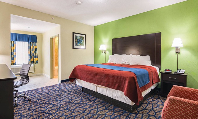 Ithaca Hotel | Discover the Comfort of Rodeway Inn And Suites