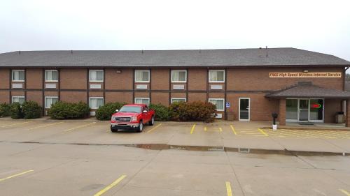 Blair Hotel | Budget-Friendly Rodeway Inn Blair with Family Amenities