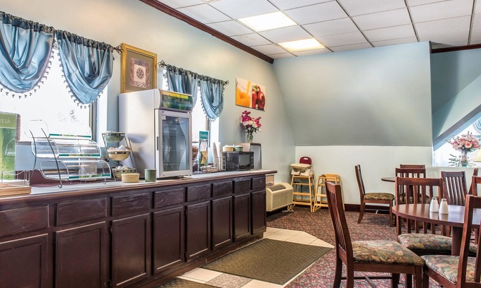 Brookville Hotel | Budget-Friendly Stay at Rodeway Inn with Family Amenities
