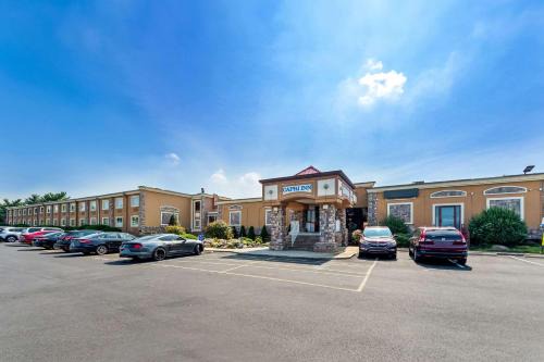 Little Ferry Hotel | Convenient Stay at Rodeway Inn Capri with Family-Friendly Amenities