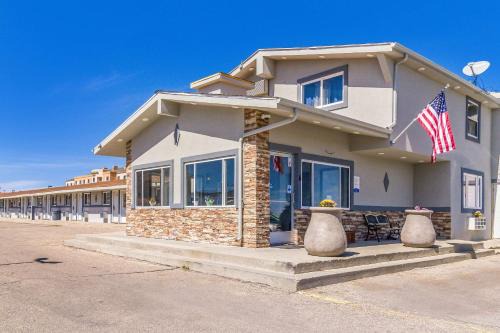 Casper Hotel | Budget-Friendly Rodeway Inn: Pet and Child Friendly Stays