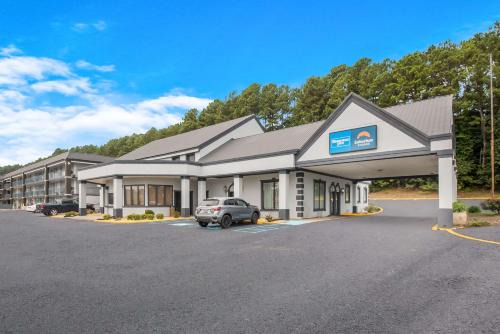 Cleveland Hotel | Pet-Friendly Comfort at Rodeway Inn with Kitchen Amenities