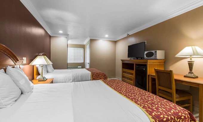 Cypress Hotel | Convenient Stay at Rodeway Inn Cypress Near College