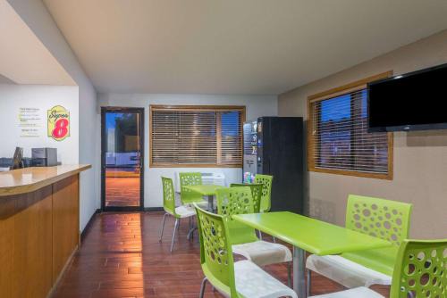 Delmont Hotel | Comfortable Stay at Super 8 by Wyndham Delmont Hotel