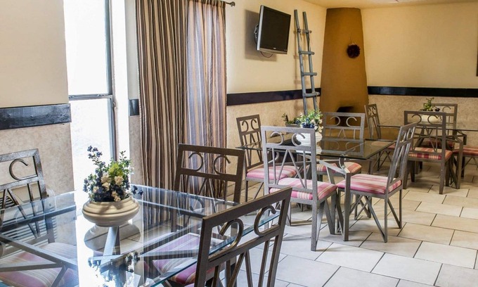 Espanola Hotel | Discover Comfort at Rodeway Inn with Spa & Family Amenities