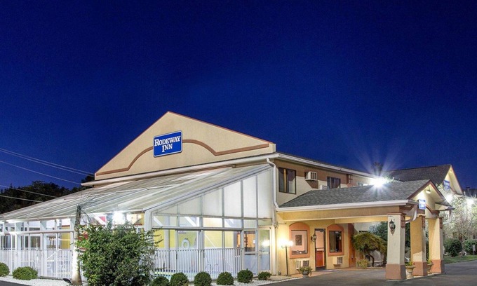Florence Hotel | Budget-Friendly Stay at Rodeway Inn Florence - Cincinnati South