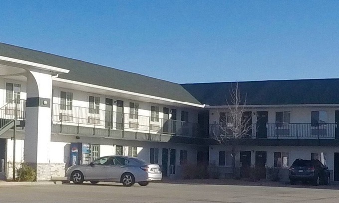 Goddard Hotel | Budget-Friendly Rodeway Inn Goddard with Family Amenities