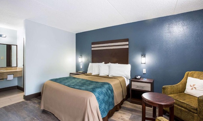 Winslow Hotel | Pet Friendly Stay at Rodeway Inn Hammonton for Families