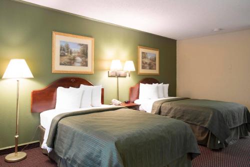 St. Andrews Hotel | Discover the Rodeway Inn Harbison Area with Pool & Ocean View