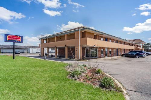 Martell Hotel | Budget-Friendly Rodeway Inn Near University District