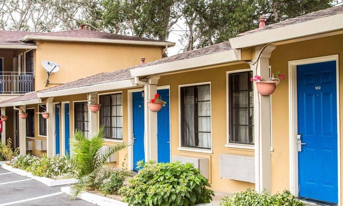 North Fremont Street Hotel | Convenient Rodeway Inn Monterey Near Fairgrounds