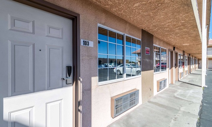 Barstow Hotel | Discover the Rodeway Inn on Historic Route 66 with Pool