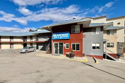 Kamloops Hotel | Pet-Friendly Comfort at Rodeway Inn & Suites for All