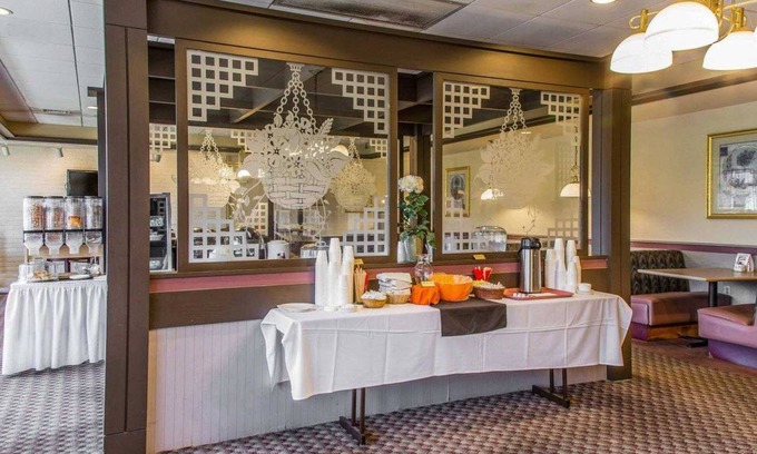 East Windsor Hotel | Budget-Friendly Stay at Rodeway Inn & Suites with Pool