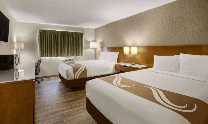 Grand Rapids Hotel | Budget-Friendly Rodeway Inn with Family Amenities & Dining