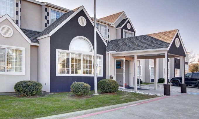 Lewisville Hotel | Budget-Friendly Stay at Rodeway Inn & Suites Lewisville I-35