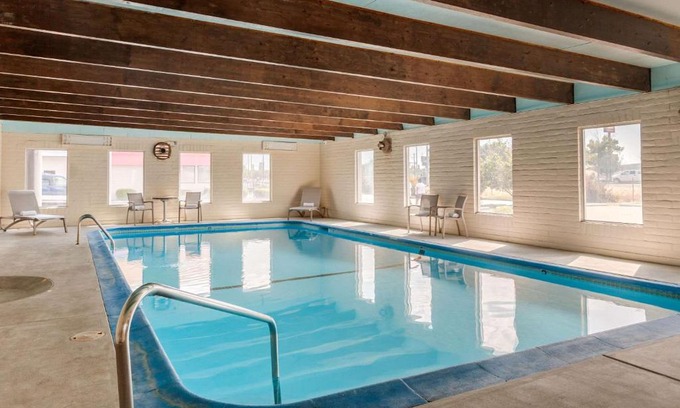 Ontario Hotel | Pet-Friendly Oceanfront Retreat at Rodeway Inn & Suites
