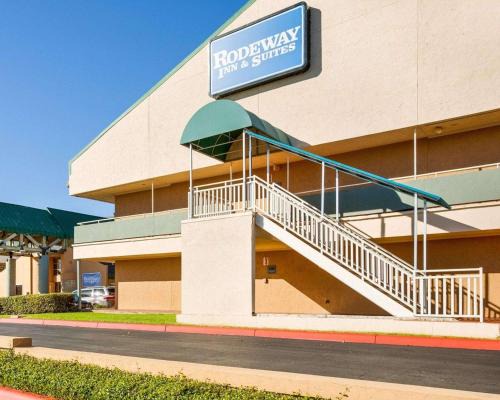 Wetmore Hotel | Budget-Friendly Rodeway Inn & Suites Near Fiesta Park