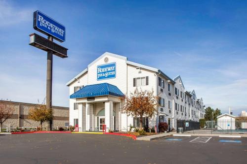 Nampa Hotel | Oceanfront Rodeway Inn & Suites: Family-Friendly Retreat