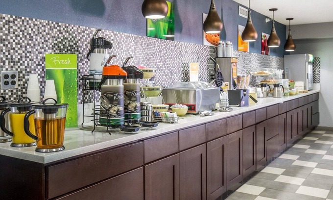 Needles Hotel | Comfortable Stays at Rodeway Inn & Suites with Pool Access