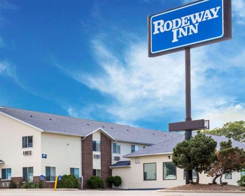 Cedar Rapids - Iowa City Hotel | Budget-Friendly Comfort at Rodeway Inn - Pet & Child Friendly