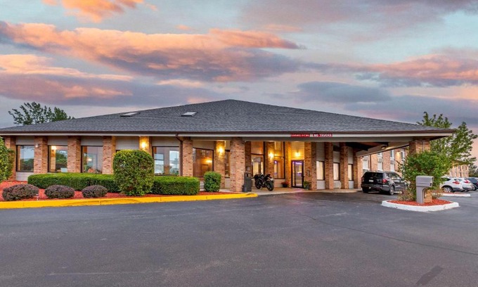 Coopersville Hotel | Pet-Friendly Retreat at Rodeway Inn with Pool & Breakfast