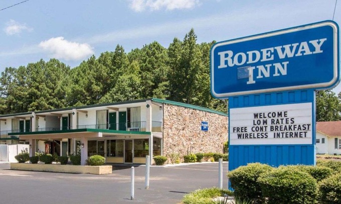 Gadsden Hotel | Budget-Friendly Rodeway Inn with Breakfast & Pet Amenities