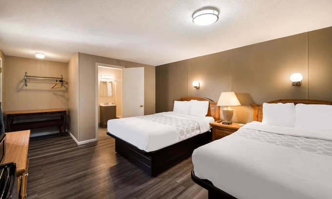 La Crosse Hotel | Budget-Friendly Rodeway Inn with Breakfast & Family Amenities