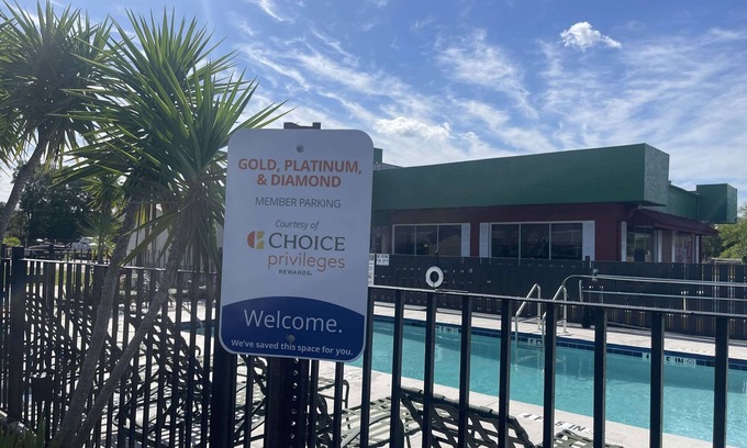 Lake Wales Hotel | Comfortable Rodeway Inn with Pool and Family-Friendly Amenities