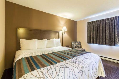 Red Wing Hotel | Budget-Friendly Comfort at Rodeway Inn with Family Amenities