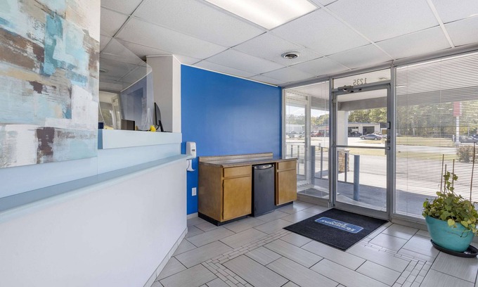Union Hotel | Budget-Friendly Rodeway Inn with Pool and Breakfast