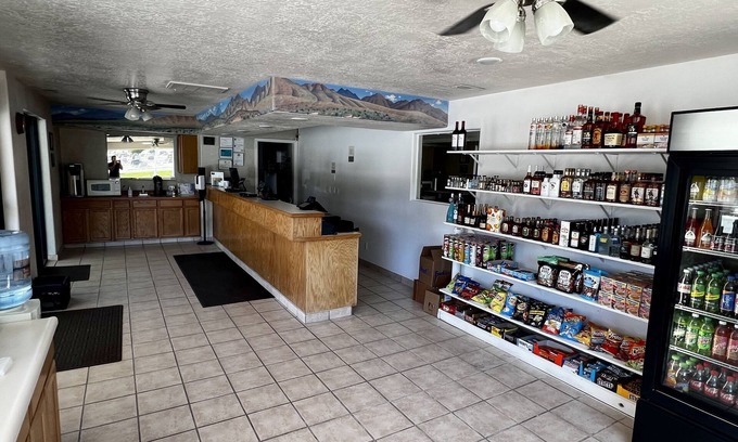 Winnemucca Hotel | Budget-Friendly Rodeway Inn with Breakfast and Kitchen Amenities