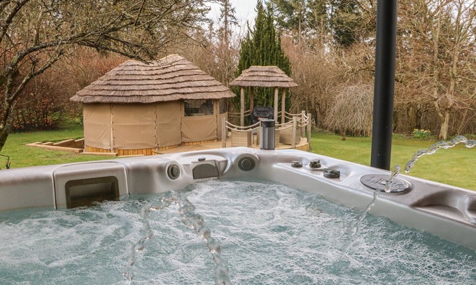 Chulmleigh Cottage | Family-Friendly Rodgemonts Barn with Hot Tub in Chulmleigh
