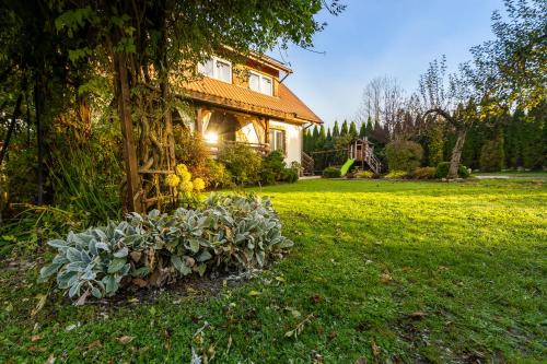 Myczkowce House | Top-Rated Agroturystyka U Głuszków with Pool & Ocean View