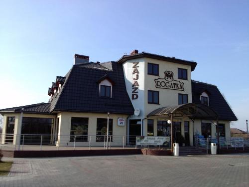 Lubicz Hotel | Rogatka: Cozy Stay with Pet-Friendly Amenities & Breakfast
