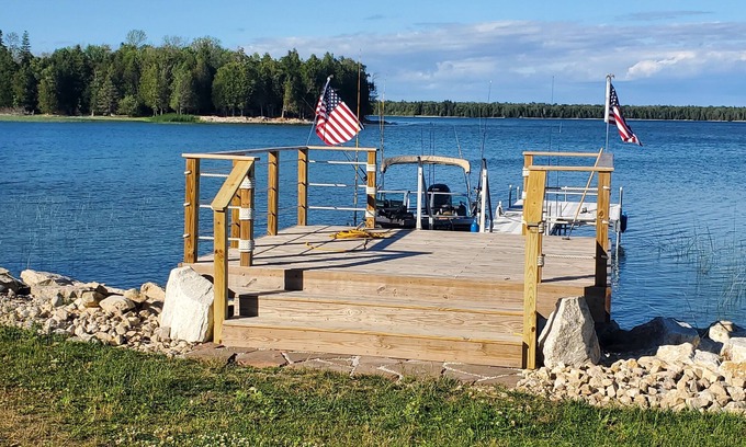 Rowleys Bay Cottage | Waterfront Rogers Cottage in Rowley’s Bay - 10/10 Rated!